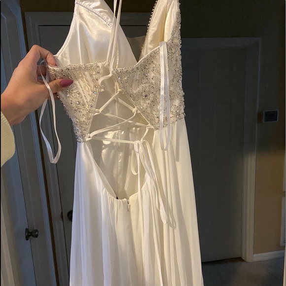 Dress - Picture 2 of 3